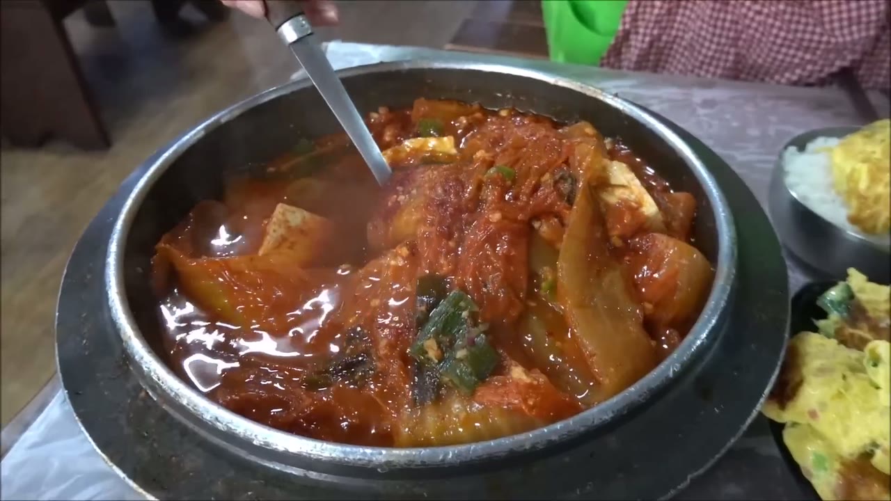 Meokgeori Sikdang (1/2)